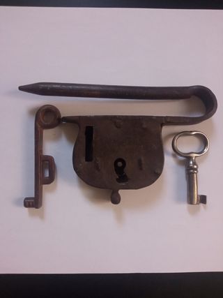 Candado antiguo de forja