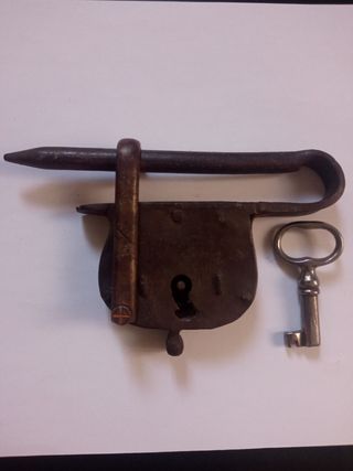 Candado antiguo de forja