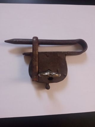 Candado antiguo de forja