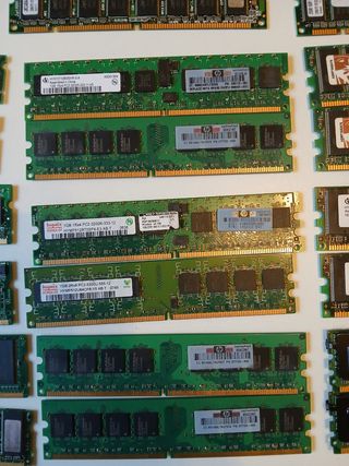 Lote de 43 memorias RAM PC
4 memorias portatil