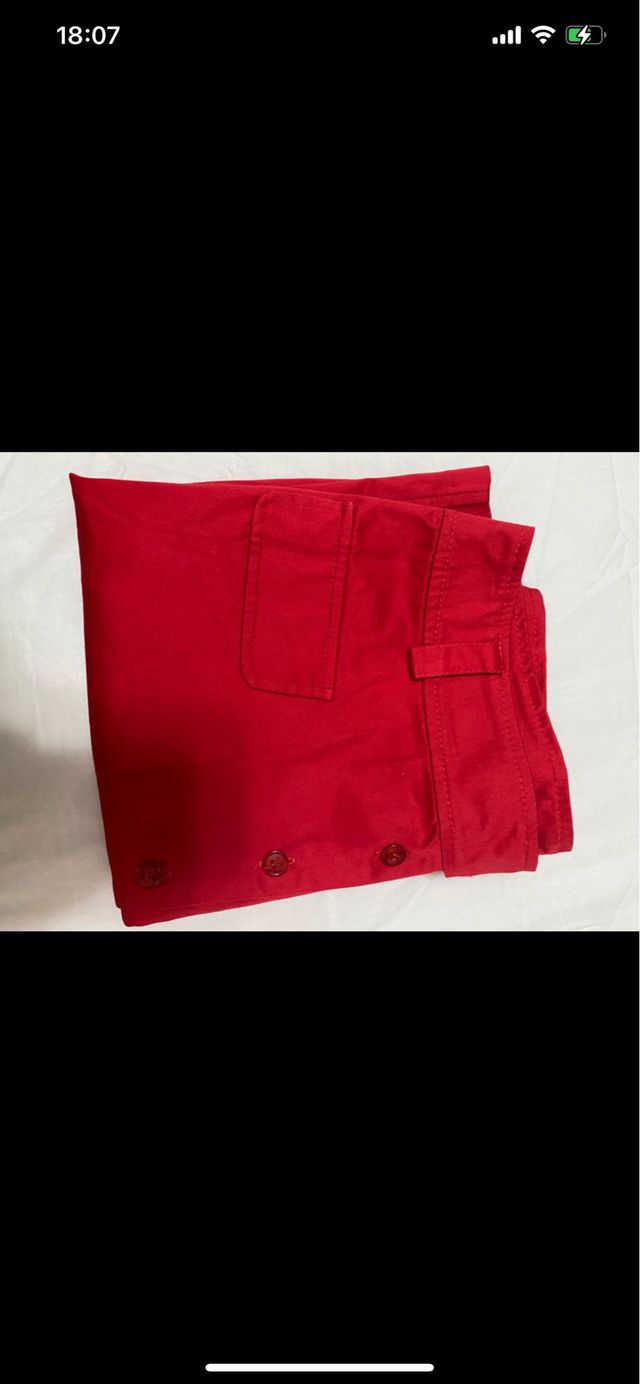 Falda midi roja botones