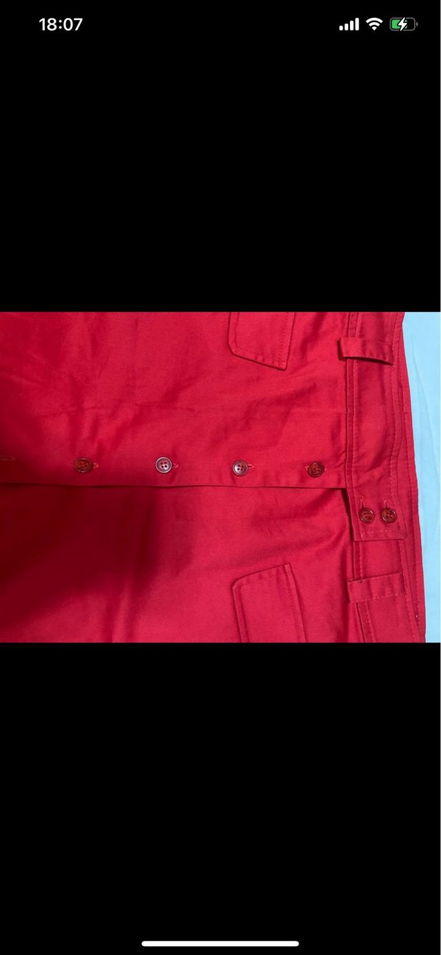 Falda midi roja botones