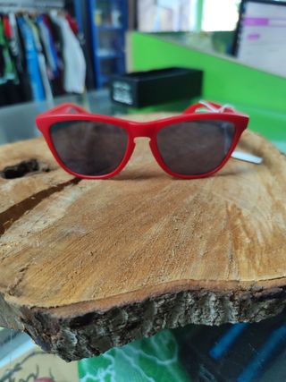 Gafas Oakley rojas