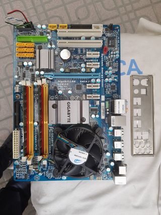 Placa Gigabyte LGA775 Quad Core