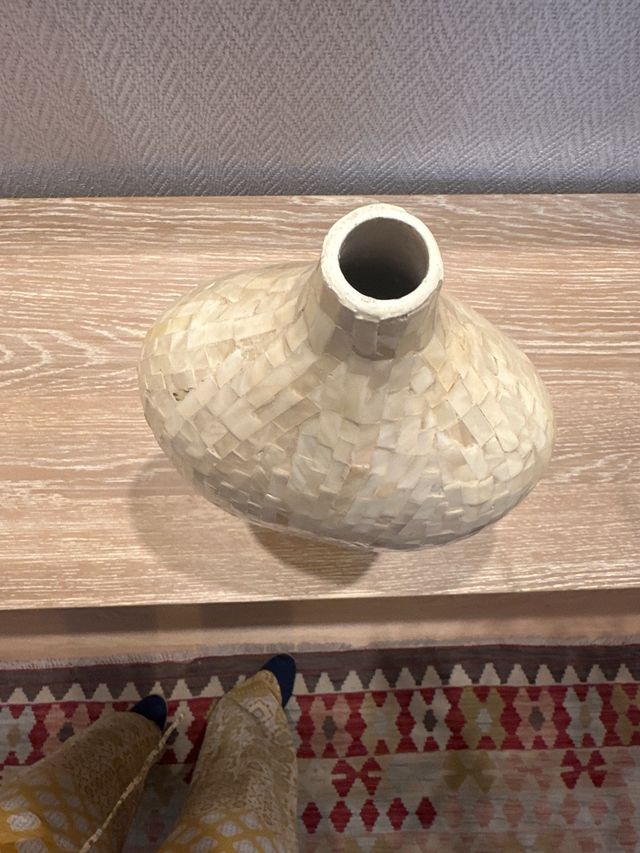 Jarrón decorativo nácar beige