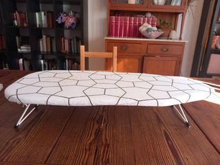 Tabla de planchar pequeña. Práctica y compacta
