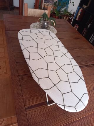 Tabla de planchar pequeña. Práctica y compacta