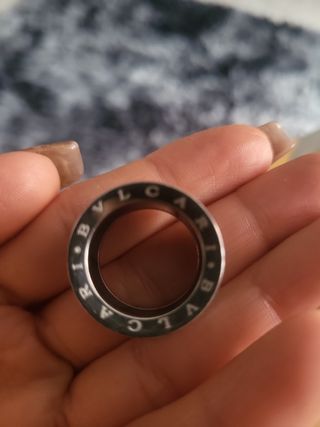 Anillo Bvlgari negro y plateado