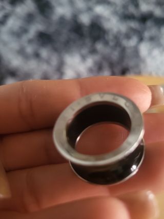 Anillo Bvlgari negro y plateado
