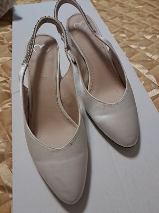 Sandali bianchi eleganti con brillantini