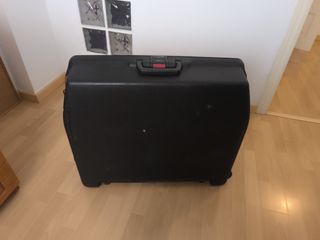 Maleta viaje grande.Largo 74 cm alto 61 c ancho 25