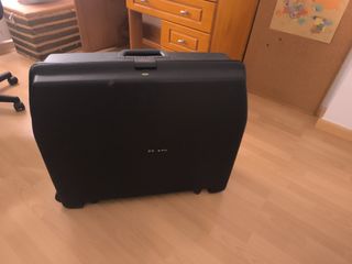 Maleta viaje grande.Largo 74 cm alto 61 c ancho 25