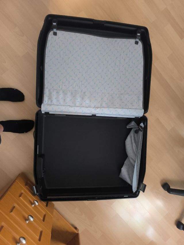 Maleta viaje grande.Largo 74 cm alto 61 c ancho 25