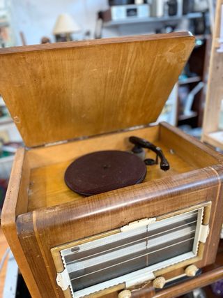 Radio Vinix antigua de madera