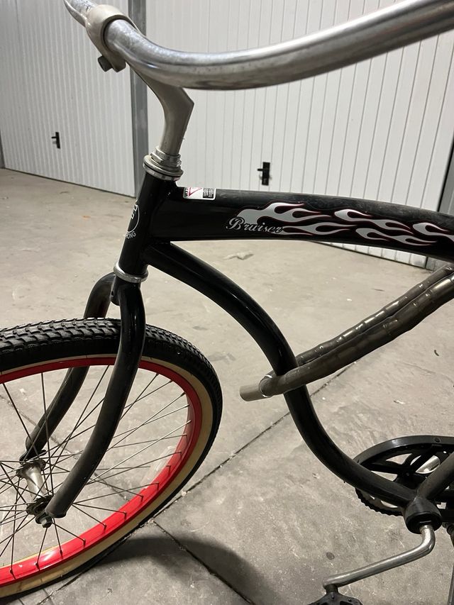 Bicicleta Cruiser negra
