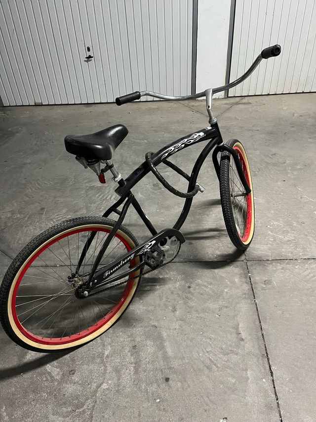 Bicicleta Cruiser negra
