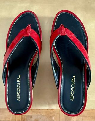 Sandalias cuña Aerosoles rojas y negras