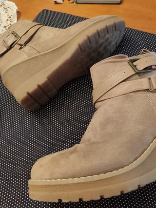 Botines beige tacón - 2 pares oferta 4€