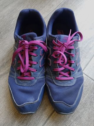 Zapatillas New Balance W374NA azules y fucsias