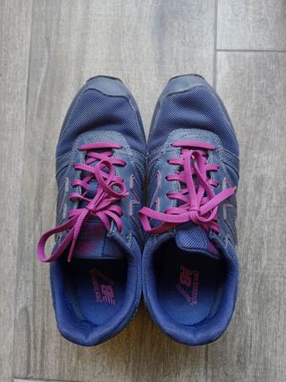 Zapatillas New Balance W374NA azules y fucsias