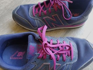 Zapatillas New Balance W374NA azules y fucsias