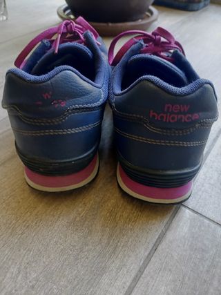 Zapatillas New Balance W374NA azules y fucsias