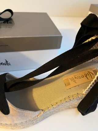 Alpargatas cuña beige-negro
