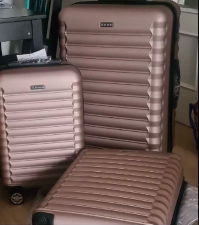 Imposta 3 valigie. Colore rosa metallizzato. Ultimo pack