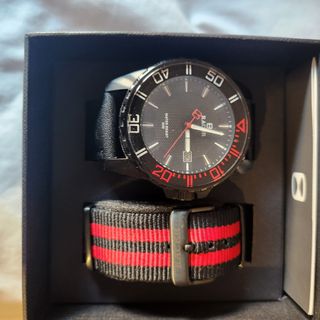Reloj Racer negro y rojo
