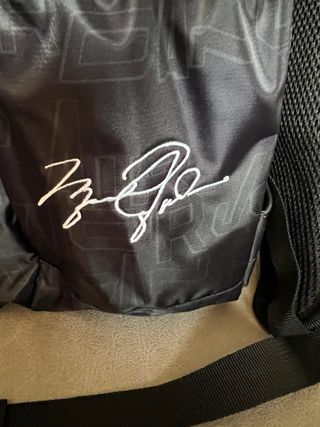 Mochila nike air Jordan negra dorada
