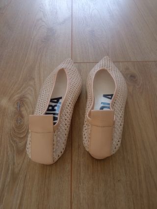 BIMBA Y Lola ,zapato plano con un poquito de tacón