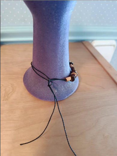 Pulsera de madera marrón y beige