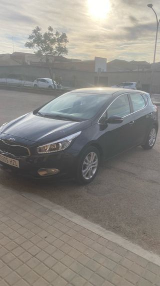 Kia Ceed 2014 se vende o cambia por furgoneta