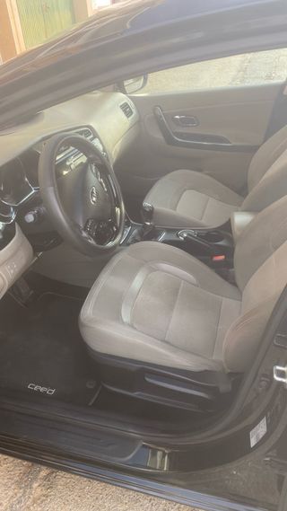 Kia Ceed 2014 se vende o cambia por furgoneta