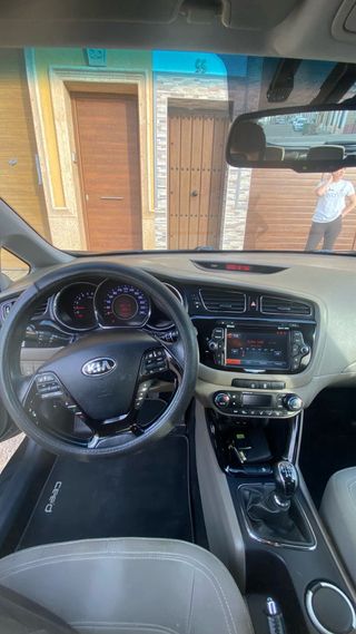 Kia Ceed 2014 se vende o cambia por furgoneta
