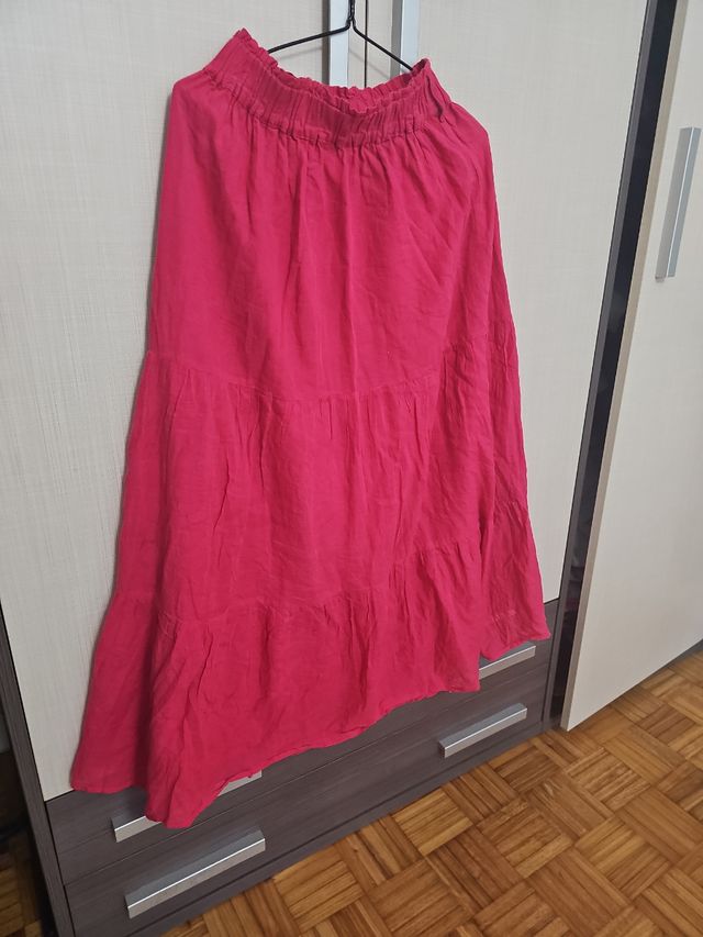 Falda roja larga