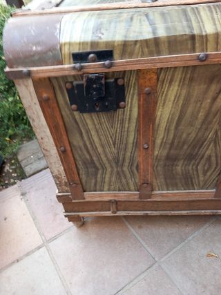 Baúl antiguo madera y metal Recoger en centelles
