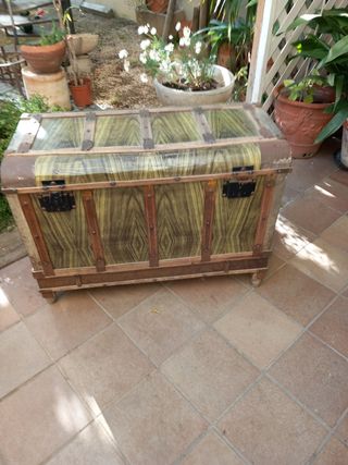 Baúl antiguo madera y metal Recoger en centelles