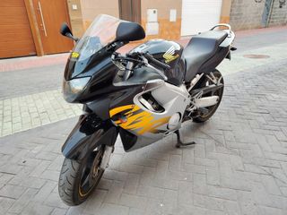 Honda CBR 600 F4 - Moto