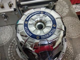 Vendo subwoofer 15 p de 4.800w y con 2.250w RMS 
