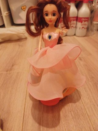 Muñeca musical vestido rosa