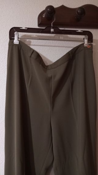 Pantalón verde oliva pata ancha