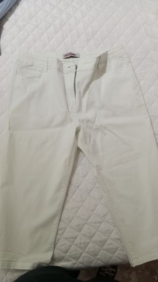 Pantalones pirata blancos