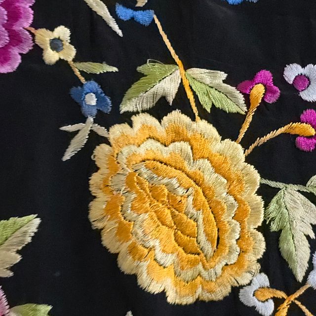 Manton Manila bordado con peso