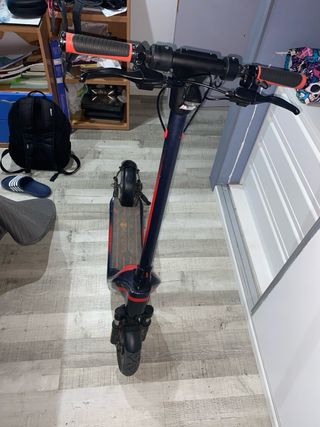 Patinete eléctrico Red Bull Racing