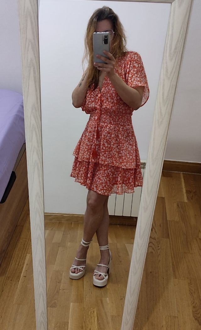 Vestido volantes coral