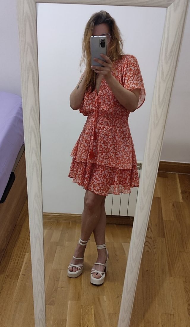 Vestido volantes coral