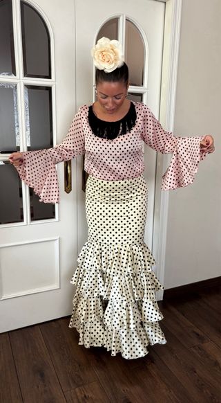 Conjunto flamenco lunares beige-rosa
