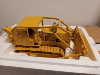 Maqueta Bulldozer International