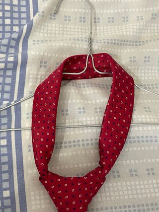 Corbata roja - puntos azules y blancos